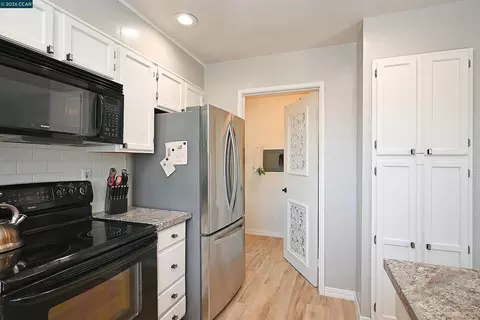Kitchen - 94 Elder Dr #H, Pacheco, CA 94553 photo 5 of 6