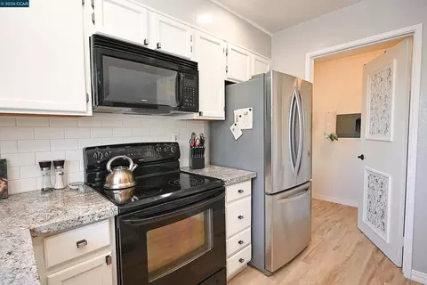 Kitchen - 94 Elder Dr #H, Pacheco, CA 94553 photo 6 of 6