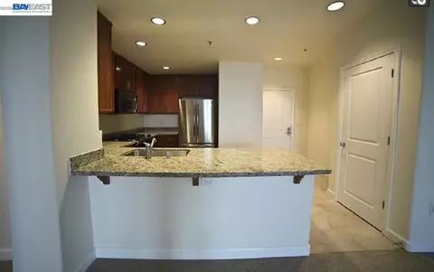 Kitchen - 423 7th St #208, Oakland, CA 94607 photo 2 of 3