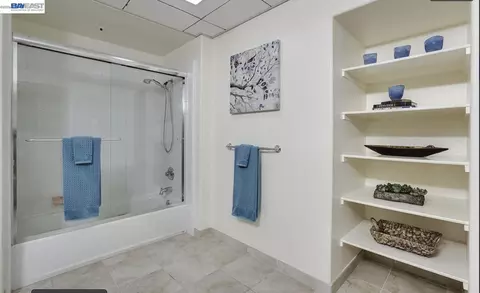 Bath - 423 7th St #208, Oakland, CA 94607 photo 1 of 2
