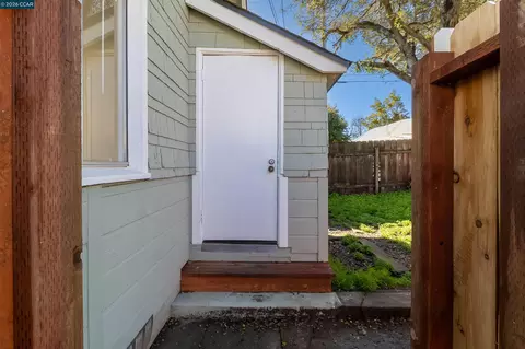 Exterior - 125 Broadway St, Vallejo, CA 94590 photo 5 of 9