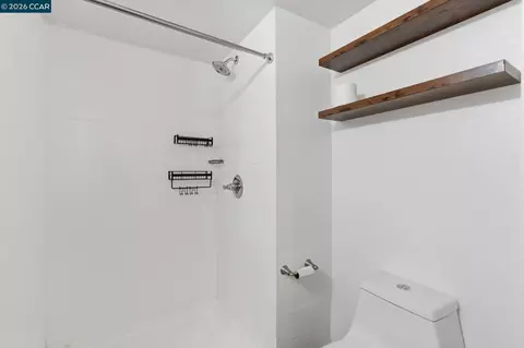 Bath - 1522 Harmon St, Berkeley, CA 94703 photo 4 of 5
