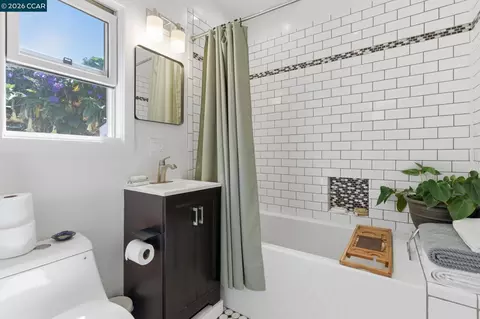 Bath - 1522 Harmon St, Berkeley, CA 94703 photo 5 of 5