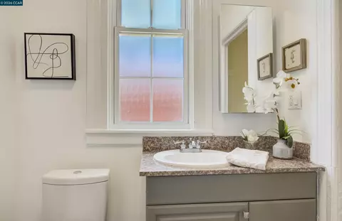 Bath - 1522 Harmon St, Berkeley, CA 94703 photo 2 of 5