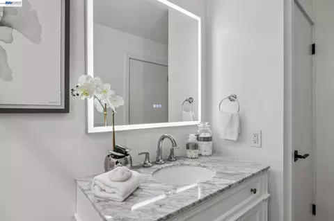 Bath - 5003 Palmetto Ave #83, Pacifica, CA 94044 photo 7 of 7