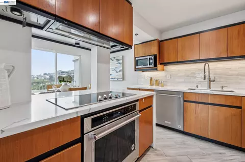 Kitchen - 5003 Palmetto Ave #83, Pacifica, CA 94044 photo 2 of 6