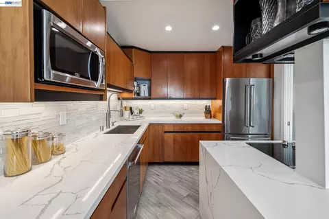 Kitchen - 5003 Palmetto Ave #83, Pacifica, CA 94044 photo 6 of 6