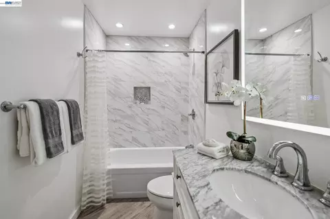 Bath - 5003 Palmetto Ave #83, Pacifica, CA 94044 photo 6 of 7