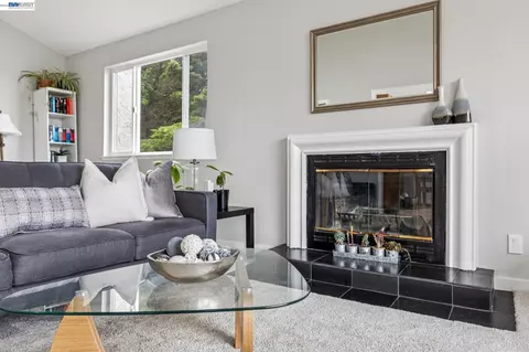Living - 5003 Palmetto Ave #83, Pacifica, CA 94044 photo 4 of 5