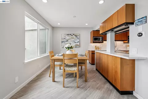 Dining - 5003 Palmetto Ave #83, Pacifica, CA 94044 photo 1 of 4