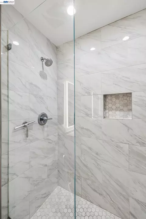 Bath - 5003 Palmetto Ave #83, Pacifica, CA 94044 photo 4 of 7