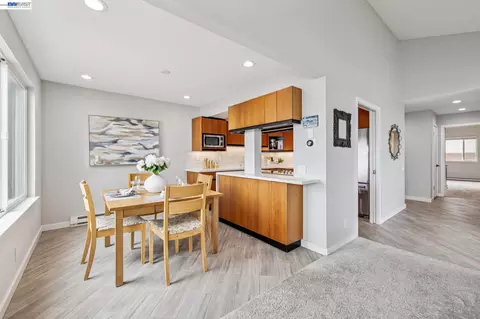 Dining - 5003 Palmetto Ave #83, Pacifica, CA 94044 photo 2 of 4