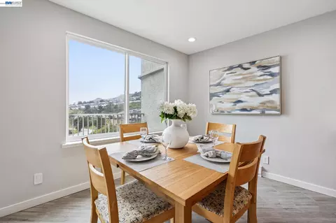 Dining - 5003 Palmetto Ave #83, Pacifica, CA 94044 photo 3 of 4