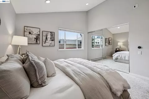 Bedroom - 5003 Palmetto Ave #83, Pacifica, CA 94044 photo 3 of 6