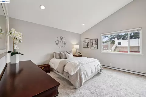 Bedroom - 5003 Palmetto Ave #83, Pacifica, CA 94044 photo 1 of 6