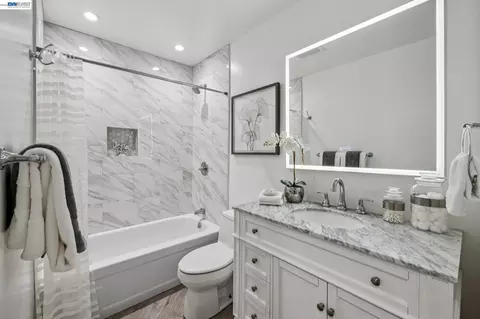 Bath - 5003 Palmetto Ave #83, Pacifica, CA 94044 photo 5 of 7