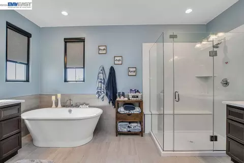 Bath - 4609 Margaret Adele Ln, Tracy, CA 95377 photo 2 of 4