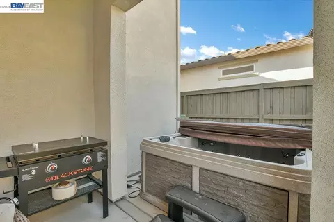 Exterior - 4609 Margaret Adele Ln, Tracy, CA 95377 photo 4 of 7