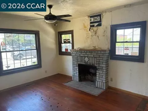 Living - 516 Ward St, Martinez, CA 94553 photo 1 of 2
