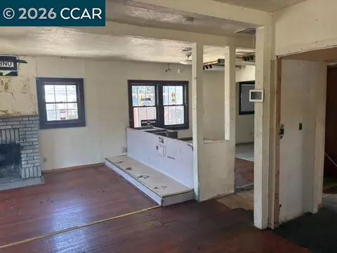 Living - 516 Ward St, Martinez, CA 94553 photo 2 of 2