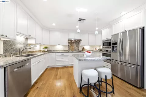 2122 Wilmington Dr, Walnut Creek, CA 94596