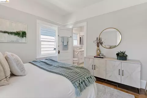Bedroom - 2238 California St, Berkeley, CA 94703 photo 3 of 7
