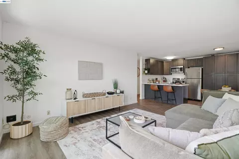 199 Montecito Ave #305, Oakland, CA 94610