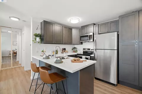 199 Montecito Ave #305, Oakland, CA 94610