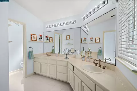 Bath - 5300 Clearbrook Dr, Concord, CA 94521 photo 2 of 6