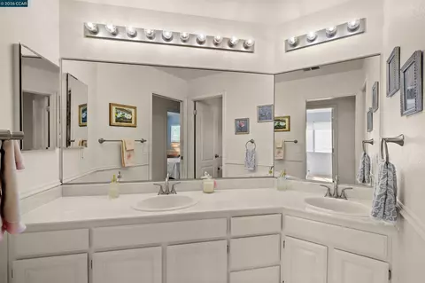 Bath - 5300 Clearbrook Dr, Concord, CA 94521 photo 4 of 6