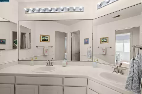 Bath - 5300 Clearbrook Dr, Concord, CA 94521 photo 5 of 6