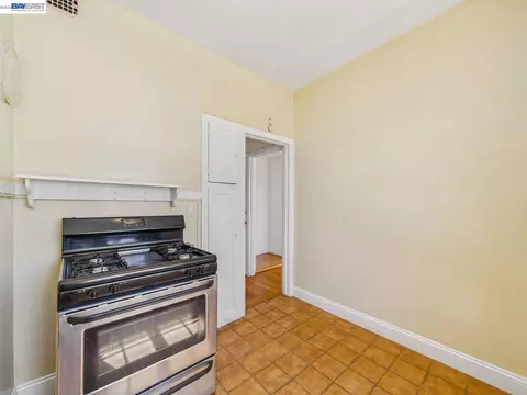 Kitchen - 2366 Cedar St #3, Berkeley, CA 94708 photo 3 of 4