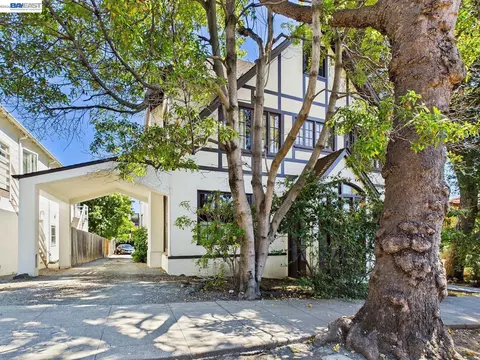 Exterior - 2366 Cedar St #3, Berkeley, CA 94708 photo 4 of 12