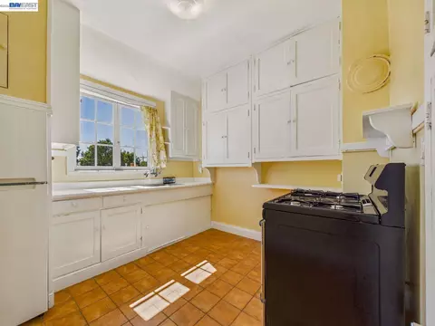 Kitchen - 2366 Cedar St #3, Berkeley, CA 94708 photo 1 of 4