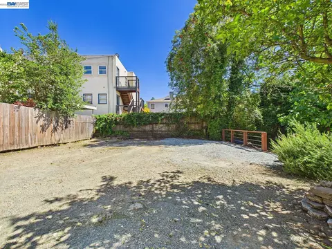 Exterior - 2366 Cedar St #3, Berkeley, CA 94708 photo 8 of 12
