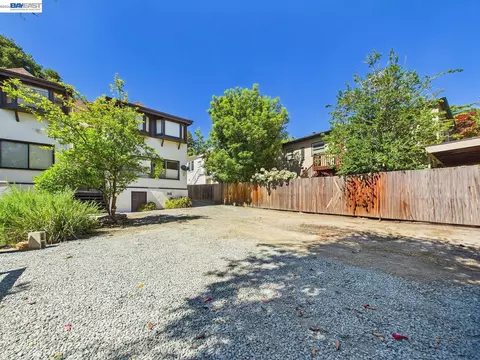 Exterior - 2366 Cedar St #3, Berkeley, CA 94708 photo 5 of 12