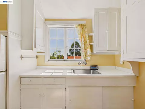 Kitchen - 2366 Cedar St #3, Berkeley, CA 94708 photo 2 of 4