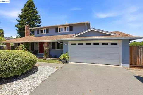107 Hazelwood Pl, Moraga, CA 94556
