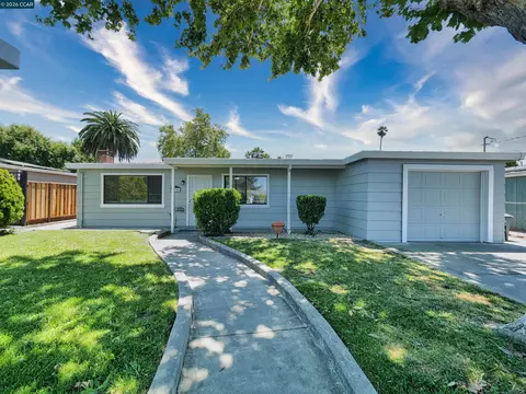 1156 Santa Barbara Dr, Santa Rosa, CA 95404