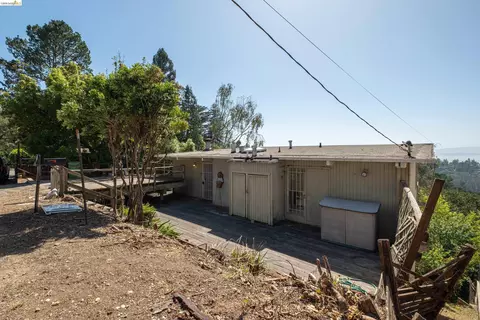 7279 Snake Rd, Oakland, CA 94611