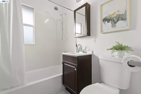 Bath - 1815 Second St, Alameda, CA 94501 photo 3 of 3