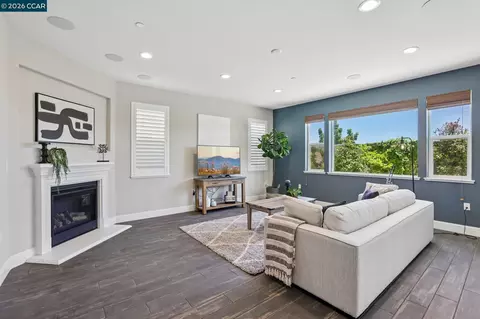 Living - 2565 Modena Dr, Pittsburg, CA 94565 photo 3 of 4