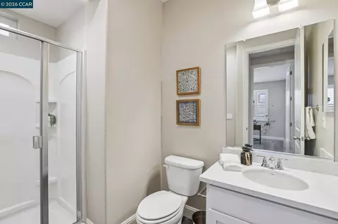Bath - 2565 Modena Dr, Pittsburg, CA 94565 photo 1 of 3