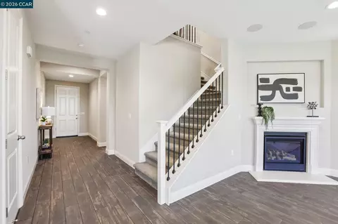 Entry Way - 2565 Modena Dr, Pittsburg, CA 94565 photo 1 of 5