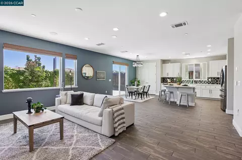 Living - 2565 Modena Dr, Pittsburg, CA 94565 photo 2 of 4