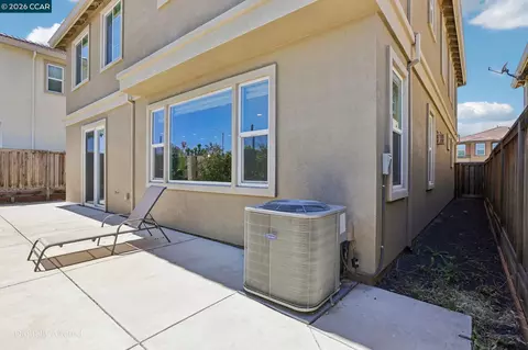Exterior - 2565 Modena Dr, Pittsburg, CA 94565 photo 5 of 6