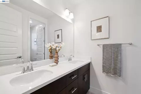 Bath - 472 Diller St, Alameda, CA 94501 photo 7 of 8