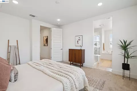 Bedroom - 472 Diller St, Alameda, CA 94501 photo 4 of 8