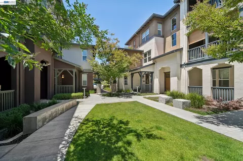 Exterior - 472 Diller St, Alameda, CA 94501 photo 4 of 7