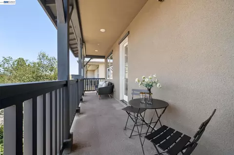 Exterior - 472 Diller St, Alameda, CA 94501 photo 2 of 7